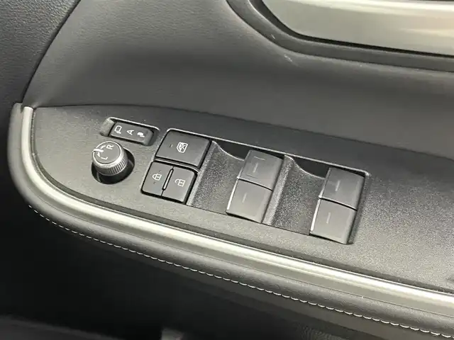 トヨタ ノア ハイブリッド S－Z 埼玉県 2022(令4)年 1.5万km ホワイトパールクリスタルシャイン 純正ディスプレイオーディオ　フリップダウンモニター　ユニバーサルステップ　バックカメラ　ＤＶＤ再生　　セーフティセンス　レーダークルーズ　前後ドラレコ　シートヒーター　ＨＤＭＩ　ＡＣ１００Ｖ　ＬＥＤ