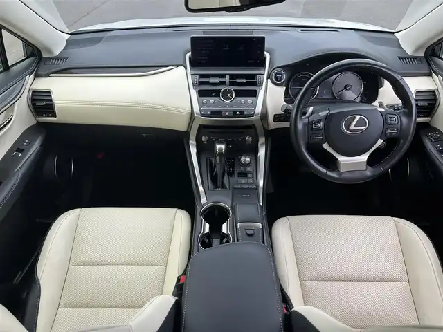 レクサス ＮＸ 300h バージョンL 岡山県 2018(平30)年 9.9万km ソニッククォーツ 登録時走行距離98816km/純正10.3インチナビ/フルセグTV(AM.FM.TV.BT)/全方位バックカメラ/ETC2.0/ヘッドアップディスプレイ/ブラインドスポットモニター/ドライブレコーダー/シートヒーター/エアシート/ステアリングヒーター/クリアランスソナー/衝突軽減ブレーキ/横滑り防止装置/レーダークルーズコントロール/レーンキープアシスト/オートライト/オートマチックハイビーム/アイドリングストップ/電動リアゲート/18インチ純正AW/純正フロアマット/レザーシート/全席パワーシート