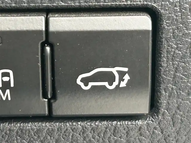 レクサス ＮＸ 300h バージョンL 岡山県 2018(平30)年 9.9万km ソニッククォーツ 登録時走行距離98816km/純正10.3インチナビ/フルセグTV(AM.FM.TV.BT)/全方位バックカメラ/ETC2.0/ヘッドアップディスプレイ/ブラインドスポットモニター/ドライブレコーダー/シートヒーター/エアシート/ステアリングヒーター/クリアランスソナー/衝突軽減ブレーキ/横滑り防止装置/レーダークルーズコントロール/レーンキープアシスト/オートライト/オートマチックハイビーム/アイドリングストップ/電動リアゲート/18インチ純正AW/純正フロアマット/レザーシート/全席パワーシート