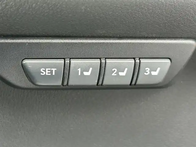 レクサス ＮＸ 300h バージョンL 岡山県 2018(平30)年 9.9万km ソニッククォーツ 登録時走行距離98816km/純正10.3インチナビ/フルセグTV(AM.FM.TV.BT)/全方位バックカメラ/ETC2.0/ヘッドアップディスプレイ/ブラインドスポットモニター/ドライブレコーダー/シートヒーター/エアシート/ステアリングヒーター/クリアランスソナー/衝突軽減ブレーキ/横滑り防止装置/レーダークルーズコントロール/レーンキープアシスト/オートライト/オートマチックハイビーム/アイドリングストップ/電動リアゲート/18インチ純正AW/純正フロアマット/レザーシート/全席パワーシート