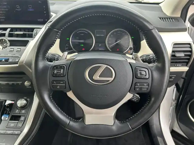 レクサス ＮＸ 300h バージョンL 岡山県 2018(平30)年 9.9万km ソニッククォーツ 登録時走行距離98816km/純正10.3インチナビ/フルセグTV(AM.FM.TV.BT)/全方位バックカメラ/ETC2.0/ヘッドアップディスプレイ/ブラインドスポットモニター/ドライブレコーダー/シートヒーター/エアシート/ステアリングヒーター/クリアランスソナー/衝突軽減ブレーキ/横滑り防止装置/レーダークルーズコントロール/レーンキープアシスト/オートライト/オートマチックハイビーム/アイドリングストップ/電動リアゲート/18インチ純正AW/純正フロアマット/レザーシート/全席パワーシート