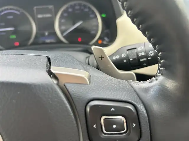 レクサス ＮＸ 300h バージョンL 岡山県 2018(平30)年 9.9万km ソニッククォーツ 登録時走行距離98816km/純正10.3インチナビ/フルセグTV(AM.FM.TV.BT)/全方位バックカメラ/ETC2.0/ヘッドアップディスプレイ/ブラインドスポットモニター/ドライブレコーダー/シートヒーター/エアシート/ステアリングヒーター/クリアランスソナー/衝突軽減ブレーキ/横滑り防止装置/レーダークルーズコントロール/レーンキープアシスト/オートライト/オートマチックハイビーム/アイドリングストップ/電動リアゲート/18インチ純正AW/純正フロアマット/レザーシート/全席パワーシート