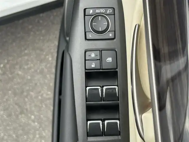 レクサス ＮＸ 300h バージョンL 岡山県 2018(平30)年 9.9万km ソニッククォーツ 登録時走行距離98816km/純正10.3インチナビ/フルセグTV(AM.FM.TV.BT)/全方位バックカメラ/ETC2.0/ヘッドアップディスプレイ/ブラインドスポットモニター/ドライブレコーダー/シートヒーター/エアシート/ステアリングヒーター/クリアランスソナー/衝突軽減ブレーキ/横滑り防止装置/レーダークルーズコントロール/レーンキープアシスト/オートライト/オートマチックハイビーム/アイドリングストップ/電動リアゲート/18インチ純正AW/純正フロアマット/レザーシート/全席パワーシート