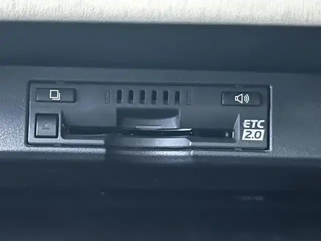 レクサス ＮＸ 300h バージョンL 岡山県 2018(平30)年 9.9万km ソニッククォーツ 登録時走行距離98816km/純正10.3インチナビ/フルセグTV(AM.FM.TV.BT)/全方位バックカメラ/ETC2.0/ヘッドアップディスプレイ/ブラインドスポットモニター/ドライブレコーダー/シートヒーター/エアシート/ステアリングヒーター/クリアランスソナー/衝突軽減ブレーキ/横滑り防止装置/レーダークルーズコントロール/レーンキープアシスト/オートライト/オートマチックハイビーム/アイドリングストップ/電動リアゲート/18インチ純正AW/純正フロアマット/レザーシート/全席パワーシート