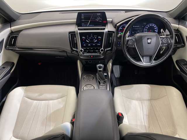 トヨタ クラウン ハイブリッド RS アドバンス 愛媛県 2019(令1)年 7.3万km ホワイトパールクリスタルシャイン 純正ナビ/フルセグ／Ｂｌｕｅｔｏｏｔｈ／ＣＤ／ＤＶＤ／ＵＳＢ/全方位カメラ/衝突軽減ブレーキ/レーダークルーズコントロール/ＥＴＣ２．０/前方ドライブレコーダー/ＤＮ席パワーシート/DN席シートヒーター/ベンチレーション/レザーシート/前後コーナーセンサー/レーンキープアシスト/TRDエアロ/TRDアルミホイール/オートマチックハイビーム/LEDヘッドライト
