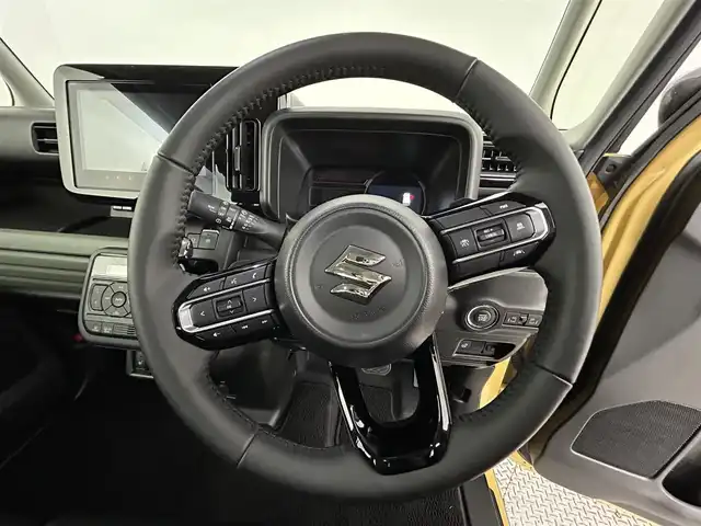 スズキ スペーシア ギア HYBRID XZターボ 道央・札幌 2024(令6)年 0.2万km 黄Ⅱ ・４WD/・純正メモリーナビゲーション/　BT/USB/フルセグ/iPod/HDMI/・全方位カメラ/・ヘッドアップディスプレイ/・両側パワースライドドア/・レーダークルーズコントロール/・レーンキープアシスト/・衝突軽減ブレーキ/・横滑り防止装置/・前席シートヒーター/・ステアリングヒーター/・オートライト/・LEDヘッドライト/・フロントフォグランプ/・前後コーナーセンサー/・パドルシフト/・スマートキー/・プッシュスタート/・純正フロアマット/・純正ＡＷ14インチ/・ヘッドライトレベライザー/・シーバックテーブル/・ルーフファン
