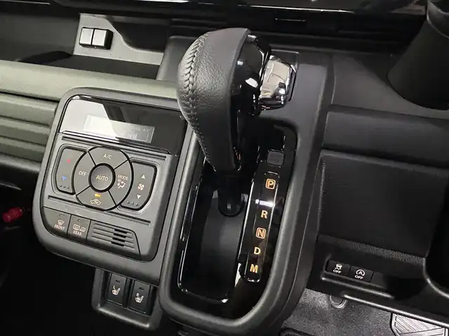 スズキ スペーシア ギア HYBRID XZターボ 道央・札幌 2024(令6)年 0.2万km 黄Ⅱ ・４WD/・純正メモリーナビゲーション/　BT/USB/フルセグ/iPod/HDMI/・全方位カメラ/・ヘッドアップディスプレイ/・両側パワースライドドア/・レーダークルーズコントロール/・レーンキープアシスト/・衝突軽減ブレーキ/・横滑り防止装置/・前席シートヒーター/・ステアリングヒーター/・オートライト/・LEDヘッドライト/・フロントフォグランプ/・前後コーナーセンサー/・パドルシフト/・スマートキー/・プッシュスタート/・純正フロアマット/・純正ＡＷ14インチ/・ヘッドライトレベライザー/・シーバックテーブル/・ルーフファン