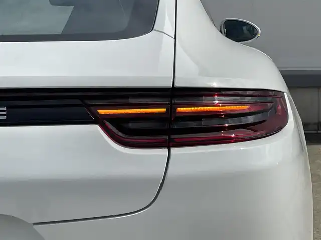 ポルシェ パナメーラ 4 東京都 2020(令2)年 2.7万km 白 純正ナビ/Bluetooth接続/360°カメラ/ブラックレザーシート/シートヒーター/電動パワーシート/パワーステアリングプラス/ポルシェアクティブセーフ/レーンキープアシスト/レーンチェンジアシスト/パークアシスト/サラウンドアシスト/交通渋滞アシスト/アダプティブクルーズコントロール/ステアリングスイッチ/純正21インチアルミホイール/純正LEDヘッドライト/サイドエアバック/カーテンエアバック