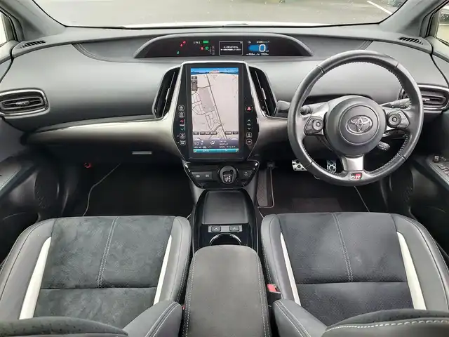 トヨタ プリウス ＰＨＶ Sナビパッケージ・GRスポーツ 東京都 2019(令1)年 2万km ホワイトパールクリスタルシャイン Toyota Safety Sense P/・プリクラッシュセーフティシステム/・レーンディパーチャーアラート/・アダプティブハイビームシステム/・レーダークルーズコントロール/純正11.6インチナビ/(フルセグTV/BT/iPod/USB/AUX/AM/FM)/バックカメラ/ビルトインETC2.0/前後ドライブレコーダー/ハーフレザーシート/シートヒーター/LEDヘッドライト/フォグランプ/純正18インチアルミホイール/純正フロアマット/スマートキー/プッシュスタート