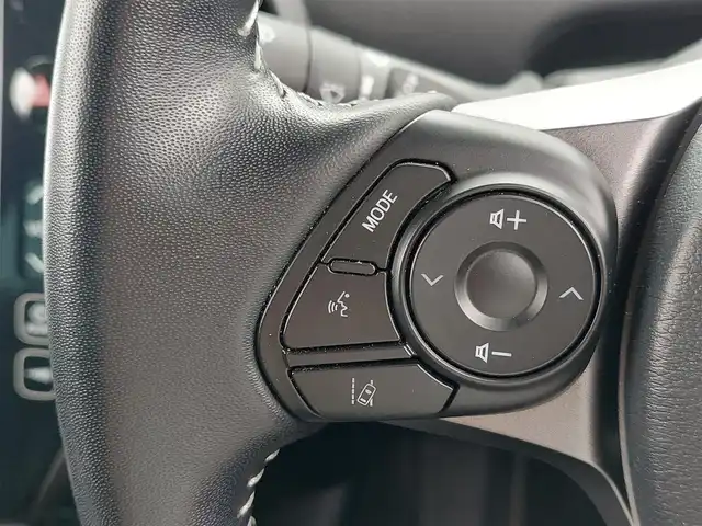 トヨタ プリウス ＰＨＶ Sナビパッケージ・GRスポーツ 東京都 2019(令1)年 2万km ホワイトパールクリスタルシャイン Toyota Safety Sense P/・プリクラッシュセーフティシステム/・レーンディパーチャーアラート/・アダプティブハイビームシステム/・レーダークルーズコントロール/純正11.6インチナビ/(フルセグTV/BT/iPod/USB/AUX/AM/FM)/バックカメラ/ビルトインETC2.0/前後ドライブレコーダー/ハーフレザーシート/シートヒーター/LEDヘッドライト/フォグランプ/純正18インチアルミホイール/純正フロアマット/スマートキー/プッシュスタート