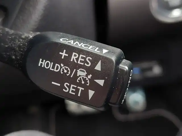 トヨタ プリウス ＰＨＶ Sナビパッケージ・GRスポーツ 東京都 2019(令1)年 2万km ホワイトパールクリスタルシャイン Toyota Safety Sense P/・プリクラッシュセーフティシステム/・レーンディパーチャーアラート/・アダプティブハイビームシステム/・レーダークルーズコントロール/純正11.6インチナビ/(フルセグTV/BT/iPod/USB/AUX/AM/FM)/バックカメラ/ビルトインETC2.0/前後ドライブレコーダー/ハーフレザーシート/シートヒーター/LEDヘッドライト/フォグランプ/純正18インチアルミホイール/純正フロアマット/スマートキー/プッシュスタート