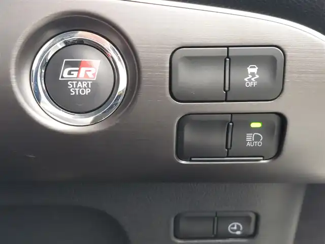 トヨタ プリウス ＰＨＶ Sナビパッケージ・GRスポーツ 東京都 2019(令1)年 2万km ホワイトパールクリスタルシャイン Toyota Safety Sense P/・プリクラッシュセーフティシステム/・レーンディパーチャーアラート/・アダプティブハイビームシステム/・レーダークルーズコントロール/純正11.6インチナビ/(フルセグTV/BT/iPod/USB/AUX/AM/FM)/バックカメラ/ビルトインETC2.0/前後ドライブレコーダー/ハーフレザーシート/シートヒーター/LEDヘッドライト/フォグランプ/純正18インチアルミホイール/純正フロアマット/スマートキー/プッシュスタート