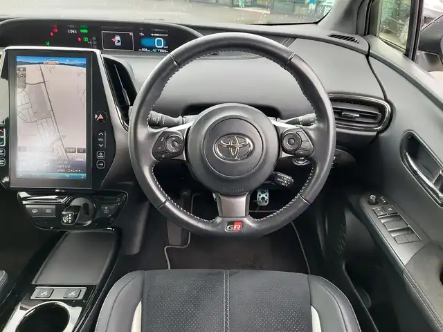 トヨタ プリウス ＰＨＶ Sナビパッケージ・GRスポーツ 東京都 2019(令1)年 2万km ホワイトパールクリスタルシャイン Toyota Safety Sense P/・プリクラッシュセーフティシステム/・レーンディパーチャーアラート/・アダプティブハイビームシステム/・レーダークルーズコントロール/純正11.6インチナビ/(フルセグTV/BT/iPod/USB/AUX/AM/FM)/バックカメラ/ビルトインETC2.0/前後ドライブレコーダー/ハーフレザーシート/シートヒーター/LEDヘッドライト/フォグランプ/純正18インチアルミホイール/純正フロアマット/スマートキー/プッシュスタート