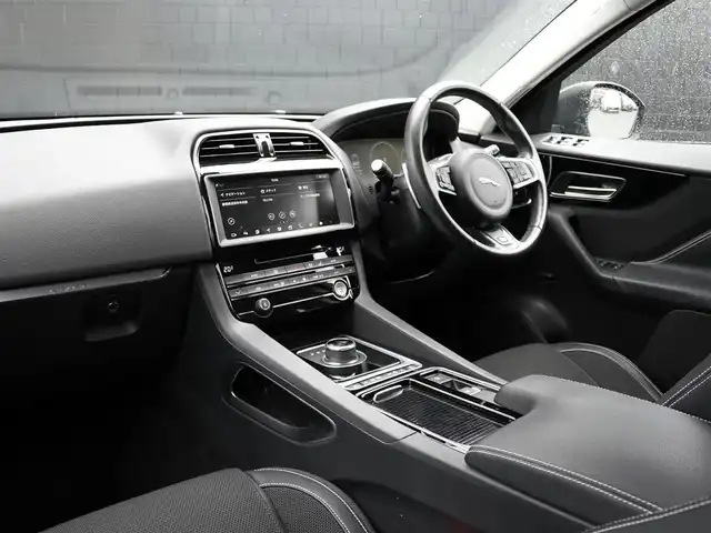 ジャガー Ｆペース R－スポーツ 静岡県 2017(平29)年 5.1万km シルバー ワンオーナー/軽減ブレーキ　車線逸脱警告/ＩＮＣＯＮＴＲＯＬ　ＴＯＵＣＨ　ＰＲＯナビフルセグＴＶＢｌｕｅｔｏｏｔｈ/全方位カメラ/デジタルメータークラスター/MERIDIANサラウンド/ハーフレザーシート　シートヒーター/パワーバックドア/アダプティブLEDヘッドライト/ヒルアシスト/ETC