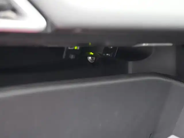 ジャガー Ｆペース R－スポーツ 静岡県 2017(平29)年 5.1万km シルバー ワンオーナー/軽減ブレーキ　車線逸脱警告/ＩＮＣＯＮＴＲＯＬ　ＴＯＵＣＨ　ＰＲＯナビフルセグＴＶＢｌｕｅｔｏｏｔｈ/全方位カメラ/デジタルメータークラスター/MERIDIANサラウンド/ハーフレザーシート　シートヒーター/パワーバックドア/アダプティブLEDヘッドライト/ヒルアシスト/ETC