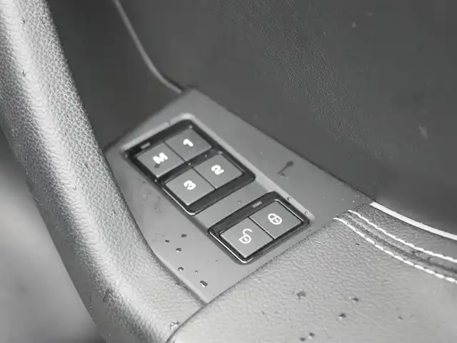 ジャガー Ｆペース R－スポーツ 静岡県 2017(平29)年 5.1万km シルバー ワンオーナー/軽減ブレーキ　車線逸脱警告/ＩＮＣＯＮＴＲＯＬ　ＴＯＵＣＨ　ＰＲＯナビフルセグＴＶＢｌｕｅｔｏｏｔｈ/全方位カメラ/デジタルメータークラスター/MERIDIANサラウンド/ハーフレザーシート　シートヒーター/パワーバックドア/アダプティブLEDヘッドライト/ヒルアシスト/ETC