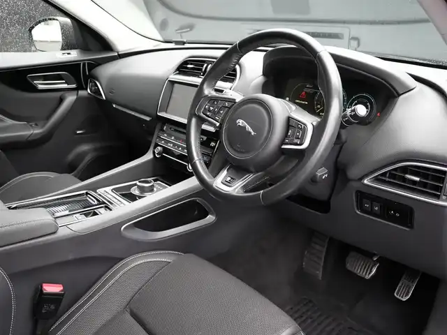 ジャガー Ｆペース R－スポーツ 静岡県 2017(平29)年 5.1万km シルバー ワンオーナー/軽減ブレーキ　車線逸脱警告/ＩＮＣＯＮＴＲＯＬ　ＴＯＵＣＨ　ＰＲＯナビフルセグＴＶＢｌｕｅｔｏｏｔｈ/全方位カメラ/デジタルメータークラスター/MERIDIANサラウンド/ハーフレザーシート　シートヒーター/パワーバックドア/アダプティブLEDヘッドライト/ヒルアシスト/ETC