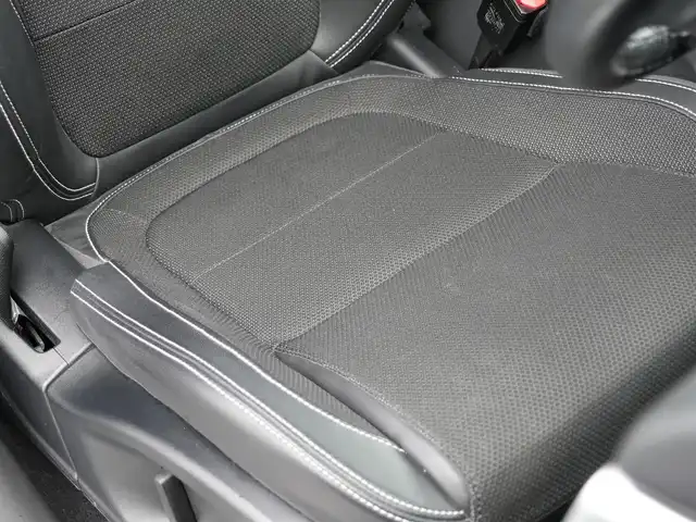 ジャガー Ｆペース R－スポーツ 静岡県 2017(平29)年 5.1万km シルバー ワンオーナー/軽減ブレーキ　車線逸脱警告/ＩＮＣＯＮＴＲＯＬ　ＴＯＵＣＨ　ＰＲＯナビフルセグＴＶＢｌｕｅｔｏｏｔｈ/全方位カメラ/デジタルメータークラスター/MERIDIANサラウンド/ハーフレザーシート　シートヒーター/パワーバックドア/アダプティブLEDヘッドライト/ヒルアシスト/ETC