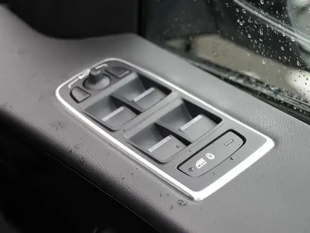 ジャガー Ｆペース R－スポーツ 静岡県 2017(平29)年 5.1万km シルバー ワンオーナー/軽減ブレーキ　車線逸脱警告/ＩＮＣＯＮＴＲＯＬ　ＴＯＵＣＨ　ＰＲＯナビフルセグＴＶＢｌｕｅｔｏｏｔｈ/全方位カメラ/デジタルメータークラスター/MERIDIANサラウンド/ハーフレザーシート　シートヒーター/パワーバックドア/アダプティブLEDヘッドライト/ヒルアシスト/ETC