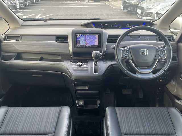 ホンダ フリード G ホンダセンシング 広島県 2017(平29)年 6.1万km コバルトブルーパール 禁煙車/ホンダセンシング/・衝突軽減ブレーキ〈CMBS〉/・誤発進抑制機能/・ACC〈アダプティブ・クルーズ・コントロール〉/・LKAS〈車線維持支援システム〉/・歩行者事故低減ステアリング/・路外逸脱抑制機能/・先行車発進お知らせ機能/・標識認識機能/Sパッケージ/・本革巻ステアリングホイール/・コンビシート&専用インテリア/・シートバックアッパーポケット/・LEDヘッドライト＋LEDアクティブコーナリングライト/Cパッケージ/・プラズマクラスター技術搭載エアコン/・ロールサンシェイド/・IRカット〈遮熱〉/UVカット機能付フロントウインドウガラス+IRカット〈遮熱〉/スーパーUVカットフロントドアガラス/・コンフォートビューパッケージ（親水/ヒーテッドドアミラー＋熱線入りフロントウインドウ＋フロントドア撥水ガラス）/社外ナビ（CN-RE04D）/・フルセグ/CD/DVD/Bluetooth/SD/バックカメラ/ETC/スマートキー/プッシュスタート/スペアキー