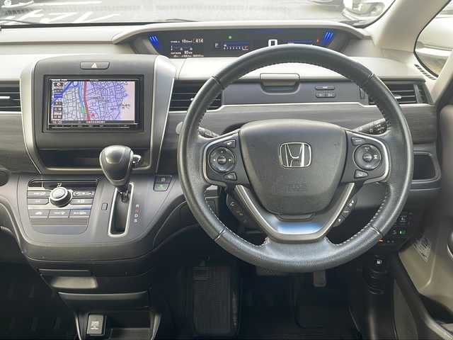 ホンダ フリード G ホンダセンシング 広島県 2017(平29)年 6.1万km コバルトブルーパール 禁煙車/ホンダセンシング/・衝突軽減ブレーキ〈CMBS〉/・誤発進抑制機能/・ACC〈アダプティブ・クルーズ・コントロール〉/・LKAS〈車線維持支援システム〉/・歩行者事故低減ステアリング/・路外逸脱抑制機能/・先行車発進お知らせ機能/・標識認識機能/Sパッケージ/・本革巻ステアリングホイール/・コンビシート&専用インテリア/・シートバックアッパーポケット/・LEDヘッドライト＋LEDアクティブコーナリングライト/Cパッケージ/・プラズマクラスター技術搭載エアコン/・ロールサンシェイド/・IRカット〈遮熱〉/UVカット機能付フロントウインドウガラス+IRカット〈遮熱〉/スーパーUVカットフロントドアガラス/・コンフォートビューパッケージ（親水/ヒーテッドドアミラー＋熱線入りフロントウインドウ＋フロントドア撥水ガラス）/社外ナビ（CN-RE04D）/・フルセグ/CD/DVD/Bluetooth/SD/バックカメラ/ETC/スマートキー/プッシュスタート/スペアキー