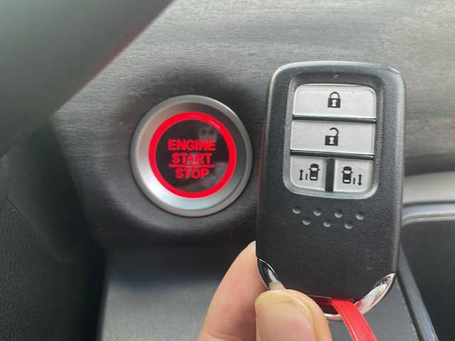 ホンダ フリード G ホンダセンシング 広島県 2017(平29)年 6.1万km コバルトブルーパール 禁煙車/ホンダセンシング/・衝突軽減ブレーキ〈CMBS〉/・誤発進抑制機能/・ACC〈アダプティブ・クルーズ・コントロール〉/・LKAS〈車線維持支援システム〉/・歩行者事故低減ステアリング/・路外逸脱抑制機能/・先行車発進お知らせ機能/・標識認識機能/Sパッケージ/・本革巻ステアリングホイール/・コンビシート&専用インテリア/・シートバックアッパーポケット/・LEDヘッドライト＋LEDアクティブコーナリングライト/Cパッケージ/・プラズマクラスター技術搭載エアコン/・ロールサンシェイド/・IRカット〈遮熱〉/UVカット機能付フロントウインドウガラス+IRカット〈遮熱〉/スーパーUVカットフロントドアガラス/・コンフォートビューパッケージ（親水/ヒーテッドドアミラー＋熱線入りフロントウインドウ＋フロントドア撥水ガラス）/社外ナビ（CN-RE04D）/・フルセグ/CD/DVD/Bluetooth/SD/バックカメラ/ETC/スマートキー/プッシュスタート/スペアキー