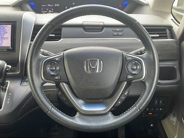 ホンダ フリード G ホンダセンシング 広島県 2017(平29)年 6.1万km コバルトブルーパール 禁煙車/ホンダセンシング/・衝突軽減ブレーキ〈CMBS〉/・誤発進抑制機能/・ACC〈アダプティブ・クルーズ・コントロール〉/・LKAS〈車線維持支援システム〉/・歩行者事故低減ステアリング/・路外逸脱抑制機能/・先行車発進お知らせ機能/・標識認識機能/Sパッケージ/・本革巻ステアリングホイール/・コンビシート&専用インテリア/・シートバックアッパーポケット/・LEDヘッドライト＋LEDアクティブコーナリングライト/Cパッケージ/・プラズマクラスター技術搭載エアコン/・ロールサンシェイド/・IRカット〈遮熱〉/UVカット機能付フロントウインドウガラス+IRカット〈遮熱〉/スーパーUVカットフロントドアガラス/・コンフォートビューパッケージ（親水/ヒーテッドドアミラー＋熱線入りフロントウインドウ＋フロントドア撥水ガラス）/社外ナビ（CN-RE04D）/・フルセグ/CD/DVD/Bluetooth/SD/バックカメラ/ETC/スマートキー/プッシュスタート/スペアキー