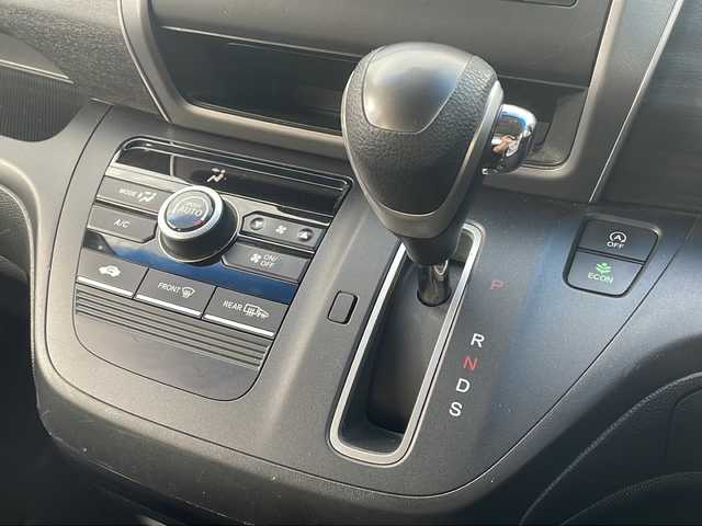 ホンダ フリード G ホンダセンシング 広島県 2017(平29)年 6.1万km コバルトブルーパール 禁煙車/ホンダセンシング/・衝突軽減ブレーキ〈CMBS〉/・誤発進抑制機能/・ACC〈アダプティブ・クルーズ・コントロール〉/・LKAS〈車線維持支援システム〉/・歩行者事故低減ステアリング/・路外逸脱抑制機能/・先行車発進お知らせ機能/・標識認識機能/Sパッケージ/・本革巻ステアリングホイール/・コンビシート&専用インテリア/・シートバックアッパーポケット/・LEDヘッドライト＋LEDアクティブコーナリングライト/Cパッケージ/・プラズマクラスター技術搭載エアコン/・ロールサンシェイド/・IRカット〈遮熱〉/UVカット機能付フロントウインドウガラス+IRカット〈遮熱〉/スーパーUVカットフロントドアガラス/・コンフォートビューパッケージ（親水/ヒーテッドドアミラー＋熱線入りフロントウインドウ＋フロントドア撥水ガラス）/社外ナビ（CN-RE04D）/・フルセグ/CD/DVD/Bluetooth/SD/バックカメラ/ETC/スマートキー/プッシュスタート/スペアキー