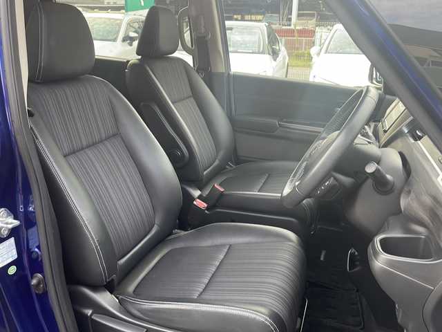 ホンダ フリード G ホンダセンシング 広島県 2017(平29)年 6.1万km コバルトブルーパール 禁煙車/ホンダセンシング/・衝突軽減ブレーキ〈CMBS〉/・誤発進抑制機能/・ACC〈アダプティブ・クルーズ・コントロール〉/・LKAS〈車線維持支援システム〉/・歩行者事故低減ステアリング/・路外逸脱抑制機能/・先行車発進お知らせ機能/・標識認識機能/Sパッケージ/・本革巻ステアリングホイール/・コンビシート&専用インテリア/・シートバックアッパーポケット/・LEDヘッドライト＋LEDアクティブコーナリングライト/Cパッケージ/・プラズマクラスター技術搭載エアコン/・ロールサンシェイド/・IRカット〈遮熱〉/UVカット機能付フロントウインドウガラス+IRカット〈遮熱〉/スーパーUVカットフロントドアガラス/・コンフォートビューパッケージ（親水/ヒーテッドドアミラー＋熱線入りフロントウインドウ＋フロントドア撥水ガラス）/社外ナビ（CN-RE04D）/・フルセグ/CD/DVD/Bluetooth/SD/バックカメラ/ETC/スマートキー/プッシュスタート/スペアキー