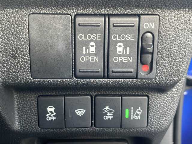 ホンダ フリード G ホンダセンシング 広島県 2017(平29)年 6.1万km コバルトブルーパール 禁煙車/ホンダセンシング/・衝突軽減ブレーキ〈CMBS〉/・誤発進抑制機能/・ACC〈アダプティブ・クルーズ・コントロール〉/・LKAS〈車線維持支援システム〉/・歩行者事故低減ステアリング/・路外逸脱抑制機能/・先行車発進お知らせ機能/・標識認識機能/Sパッケージ/・本革巻ステアリングホイール/・コンビシート&専用インテリア/・シートバックアッパーポケット/・LEDヘッドライト＋LEDアクティブコーナリングライト/Cパッケージ/・プラズマクラスター技術搭載エアコン/・ロールサンシェイド/・IRカット〈遮熱〉/UVカット機能付フロントウインドウガラス+IRカット〈遮熱〉/スーパーUVカットフロントドアガラス/・コンフォートビューパッケージ（親水/ヒーテッドドアミラー＋熱線入りフロントウインドウ＋フロントドア撥水ガラス）/社外ナビ（CN-RE04D）/・フルセグ/CD/DVD/Bluetooth/SD/バックカメラ/ETC/スマートキー/プッシュスタート/スペアキー