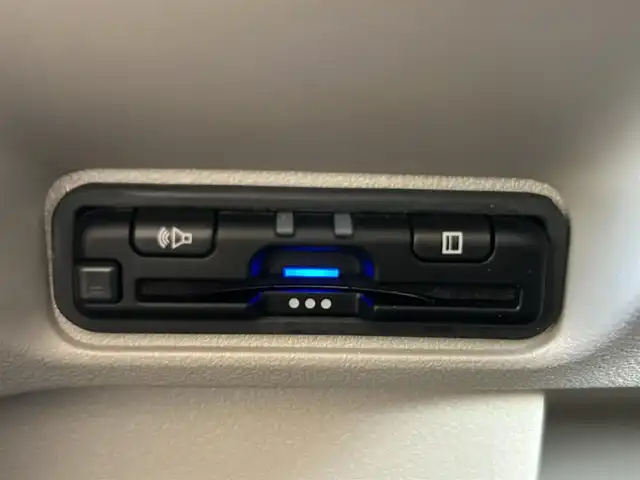 ホンダ Ｎ ＢＯＸ 埼玉県 2024(令6)年 0.4万km プラチナホワイトパール 登録時3589km/純正ナビ（フルセグTV/AM/FM/BT）/バックカメラ/両側パワースライドドア/前席シートヒーター/クルーズコントロール追従有/レーンキープアシスト/コーナーセンサー前後/オートブレーキホールド/純正前後ドライブレコーダー/純正LEDヘッドライト/純正フロアマット/USB入力端子/Aストップ/Pスタート/スマートキー/スペアキー1本/保証書/車両取扱説明書