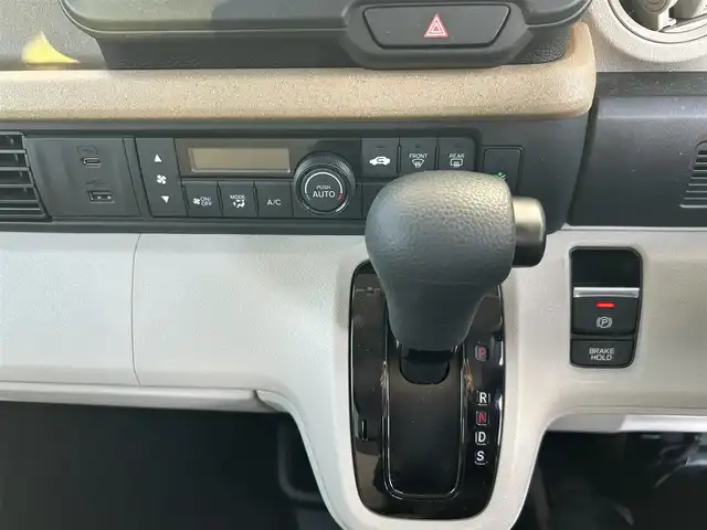 ホンダ Ｎ ＢＯＸ 埼玉県 2024(令6)年 0.4万km プラチナホワイトパール 登録時3589km/純正ナビ（フルセグTV/AM/FM/BT）/バックカメラ/両側パワースライドドア/前席シートヒーター/クルーズコントロール追従有/レーンキープアシスト/コーナーセンサー前後/オートブレーキホールド/純正前後ドライブレコーダー/純正LEDヘッドライト/純正フロアマット/USB入力端子/Aストップ/Pスタート/スマートキー/スペアキー1本/保証書/車両取扱説明書