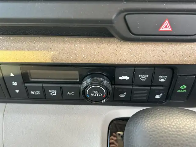 ホンダ Ｎ ＢＯＸ 埼玉県 2024(令6)年 0.4万km プラチナホワイトパール 登録時3589km/純正ナビ（フルセグTV/AM/FM/BT）/バックカメラ/両側パワースライドドア/前席シートヒーター/クルーズコントロール追従有/レーンキープアシスト/コーナーセンサー前後/オートブレーキホールド/純正前後ドライブレコーダー/純正LEDヘッドライト/純正フロアマット/USB入力端子/Aストップ/Pスタート/スマートキー/スペアキー1本/保証書/車両取扱説明書