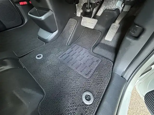 ホンダ Ｎ ＢＯＸ 埼玉県 2024(令6)年 0.4万km プラチナホワイトパール 登録時3589km/純正ナビ（フルセグTV/AM/FM/BT）/バックカメラ/両側パワースライドドア/前席シートヒーター/クルーズコントロール追従有/レーンキープアシスト/コーナーセンサー前後/オートブレーキホールド/純正前後ドライブレコーダー/純正LEDヘッドライト/純正フロアマット/USB入力端子/Aストップ/Pスタート/スマートキー/スペアキー1本/保証書/車両取扱説明書