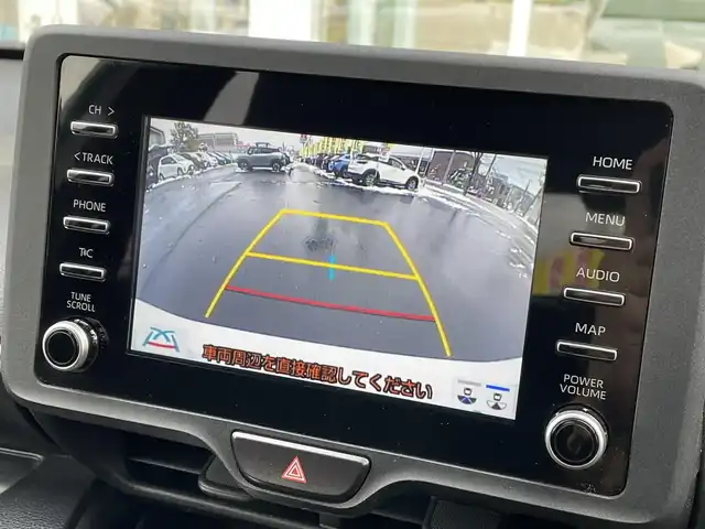 トヨタ ヤリス ハイブリッド X 道央・札幌 2022(令4)年 6.8万km スーパーホワイトⅡ ・4WD/・ワンオーナー/・衝突軽減ブレーキ/・寒冷地仕様/・純正ディスプレイオーディオ/　BT＆USB＆AM＆FM/・バックカメラ/・レーダークルーズコントロール/・レーンキープアシスト/・オートエアコン/・オートライト/・オートリトラミラー/・プッシュスタート/・スマートキー/・ミラーヒーター/・AC100V/・ビルトインETC/・純正フロアマット/・ウィンカーミラー/・スペアキー