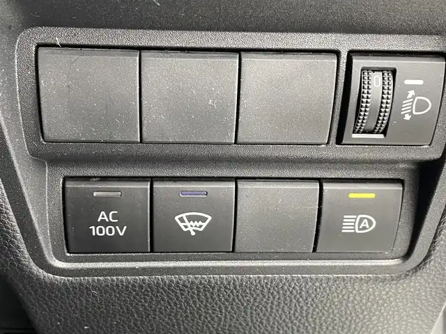 トヨタ ヤリス ハイブリッド X 道央・札幌 2022(令4)年 6.8万km スーパーホワイトⅡ ・4WD/・ワンオーナー/・衝突軽減ブレーキ/・寒冷地仕様/・純正ディスプレイオーディオ/　BT＆USB＆AM＆FM/・バックカメラ/・レーダークルーズコントロール/・レーンキープアシスト/・オートエアコン/・オートライト/・オートリトラミラー/・プッシュスタート/・スマートキー/・ミラーヒーター/・AC100V/・ビルトインETC/・純正フロアマット/・ウィンカーミラー/・スペアキー