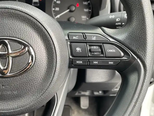 トヨタ ヤリス ハイブリッド X 道央・札幌 2022(令4)年 6.8万km スーパーホワイトⅡ ・4WD/・ワンオーナー/・衝突軽減ブレーキ/・寒冷地仕様/・純正ディスプレイオーディオ/　BT＆USB＆AM＆FM/・バックカメラ/・レーダークルーズコントロール/・レーンキープアシスト/・オートエアコン/・オートライト/・オートリトラミラー/・プッシュスタート/・スマートキー/・ミラーヒーター/・AC100V/・ビルトインETC/・純正フロアマット/・ウィンカーミラー/・スペアキー