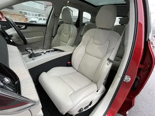ボルボ ＸＣ６０ D4 AWD インスクリプション 青森県 2019(平31)年 4.2万km フュージョンレッドM ４WD/ワンオーナー/ハーマンカードンサウンド/サンルーフ/純正ナビ/（Bluetooth・TV・CD・DVD・AppleCarPlay・AndroidAuto）/自動駐車・自動発射機能/ヘッドアップディスプレイ/アダプティブクルーズコントロール/レーンキープアシスト/バーチャルコックピット/全方位カメラ/ドライブレコーダー/車間警告/ブラインドスポット/ステアリングヒーター/シートヒーター/ベンチレーション/メモリー付パワーシート/パワーバックドア/白革シート/木目調パネル/ステアリングスイッチ/革巻きステアリング/アダプティブヘッドライト/電動サイドブレーキ/オートLEDライト/コーナーセンサー/ETC/W・サイド・カーテンエアバック/ウインカーミラー/エンジンスタートボタン/スマートキーX2/取扱説明書/保証書/点検記録簿　/　H31・R2・R3・R4・R5・R6・R７ディーラ点検