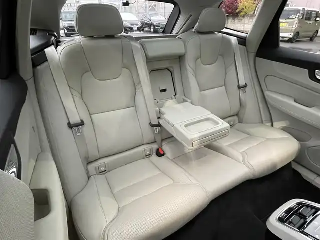 ボルボ ＸＣ６０ D4 AWD インスクリプション 青森県 2019(平31)年 4.2万km フュージョンレッドM ４WD/ワンオーナー/ハーマンカードンサウンド/サンルーフ/純正ナビ/（Bluetooth・TV・CD・DVD・AppleCarPlay・AndroidAuto）/自動駐車・自動発射機能/ヘッドアップディスプレイ/アダプティブクルーズコントロール/レーンキープアシスト/バーチャルコックピット/全方位カメラ/ドライブレコーダー/車間警告/ブラインドスポット/ステアリングヒーター/シートヒーター/ベンチレーション/メモリー付パワーシート/パワーバックドア/白革シート/木目調パネル/ステアリングスイッチ/革巻きステアリング/アダプティブヘッドライト/電動サイドブレーキ/オートLEDライト/コーナーセンサー/ETC/W・サイド・カーテンエアバック/ウインカーミラー/エンジンスタートボタン/スマートキーX2/取扱説明書/保証書/点検記録簿　/　H31・R2・R3・R4・R5・R6・R７ディーラ点検