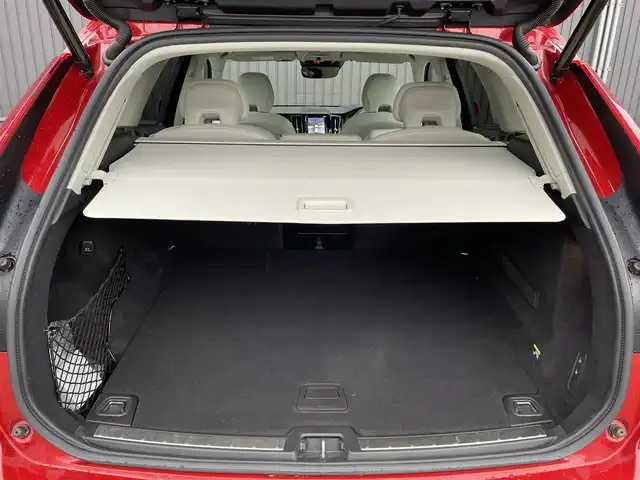 ボルボ ＸＣ６０ D4 AWD インスクリプション 青森県 2019(平31)年 4.2万km フュージョンレッドM ４WD/ワンオーナー/ハーマンカードンサウンド/サンルーフ/純正ナビ/（Bluetooth・TV・CD・DVD・AppleCarPlay・AndroidAuto）/自動駐車・自動発射機能/ヘッドアップディスプレイ/アダプティブクルーズコントロール/レーンキープアシスト/バーチャルコックピット/全方位カメラ/ドライブレコーダー/車間警告/ブラインドスポット/ステアリングヒーター/シートヒーター/ベンチレーション/メモリー付パワーシート/パワーバックドア/白革シート/木目調パネル/ステアリングスイッチ/革巻きステアリング/アダプティブヘッドライト/電動サイドブレーキ/オートLEDライト/コーナーセンサー/ETC/W・サイド・カーテンエアバック/ウインカーミラー/エンジンスタートボタン/スマートキーX2/取扱説明書/保証書/点検記録簿　/　H31・R2・R3・R4・R5・R6・R７ディーラ点検