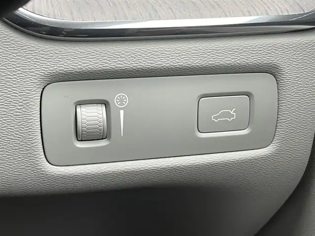 ボルボ ＸＣ６０ D4 AWD インスクリプション 青森県 2019(平31)年 4.2万km フュージョンレッドM ４WD/ワンオーナー/ハーマンカードンサウンド/サンルーフ/純正ナビ/（Bluetooth・TV・CD・DVD・AppleCarPlay・AndroidAuto）/自動駐車・自動発射機能/ヘッドアップディスプレイ/アダプティブクルーズコントロール/レーンキープアシスト/バーチャルコックピット/全方位カメラ/ドライブレコーダー/車間警告/ブラインドスポット/ステアリングヒーター/シートヒーター/ベンチレーション/メモリー付パワーシート/パワーバックドア/白革シート/木目調パネル/ステアリングスイッチ/革巻きステアリング/アダプティブヘッドライト/電動サイドブレーキ/オートLEDライト/コーナーセンサー/ETC/W・サイド・カーテンエアバック/ウインカーミラー/エンジンスタートボタン/スマートキーX2/取扱説明書/保証書/点検記録簿　/　H31・R2・R3・R4・R5・R6・R７ディーラ点検