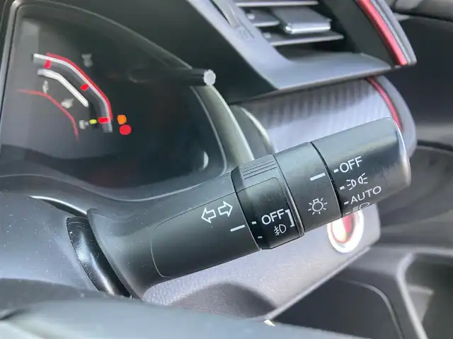 ホンダ シビック タイプR 静岡県 2017(平29)年 5.5万km チャンピオンシップホワイト 6MT車/純正ナビ/フルセグTV/バックモニター/ドライブレコーダー/クルーズコントロール/LEDヘッドランプ/オートライト/オートエアコン/革巻きステアリング/ステアリングスイッチ/純正20インチアルミホイール/スマートキー/プッシュエンジンスタート/禁煙車