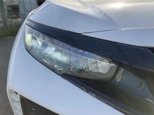 ホンダ シビック タイプR 静岡県 2017(平29)年 5.5万km チャンピオンシップホワイト 6MT車/純正ナビ/フルセグTV/バックモニター/ドライブレコーダー/クルーズコントロール/LEDヘッドランプ/オートライト/オートエアコン/革巻きステアリング/ステアリングスイッチ/純正20インチアルミホイール/スマートキー/プッシュエンジンスタート/禁煙車