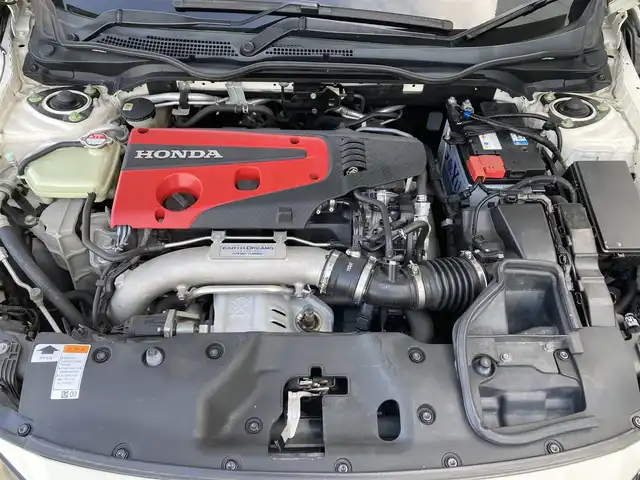ホンダ シビック タイプR 静岡県 2017(平29)年 5.5万km チャンピオンシップホワイト 6MT車/純正ナビ/フルセグTV/バックモニター/ドライブレコーダー/クルーズコントロール/LEDヘッドランプ/オートライト/オートエアコン/革巻きステアリング/ステアリングスイッチ/純正20インチアルミホイール/スマートキー/プッシュエンジンスタート/禁煙車