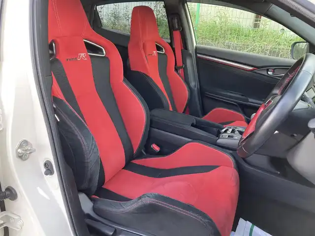 ホンダ シビック タイプR 静岡県 2017(平29)年 5.5万km チャンピオンシップホワイト 6MT車/純正ナビ/フルセグTV/バックモニター/ドライブレコーダー/クルーズコントロール/LEDヘッドランプ/オートライト/オートエアコン/革巻きステアリング/ステアリングスイッチ/純正20インチアルミホイール/スマートキー/プッシュエンジンスタート/禁煙車