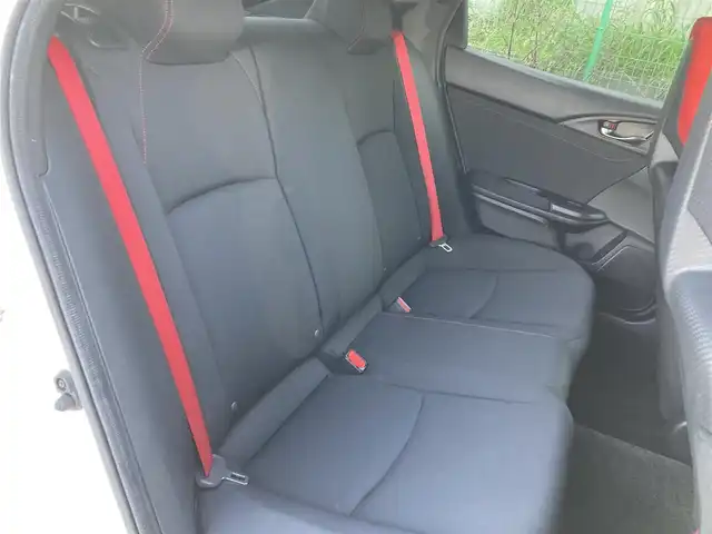 ホンダ シビック タイプR 静岡県 2017(平29)年 5.5万km チャンピオンシップホワイト 6MT車/純正ナビ/フルセグTV/バックモニター/ドライブレコーダー/クルーズコントロール/LEDヘッドランプ/オートライト/オートエアコン/革巻きステアリング/ステアリングスイッチ/純正20インチアルミホイール/スマートキー/プッシュエンジンスタート/禁煙車