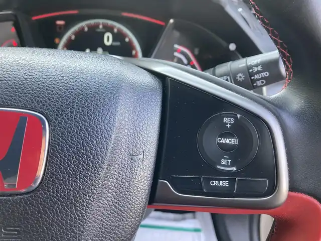 ホンダ シビック タイプR 静岡県 2017(平29)年 5.5万km チャンピオンシップホワイト 6MT車/純正ナビ/フルセグTV/バックモニター/ドライブレコーダー/クルーズコントロール/LEDヘッドランプ/オートライト/オートエアコン/革巻きステアリング/ステアリングスイッチ/純正20インチアルミホイール/スマートキー/プッシュエンジンスタート/禁煙車