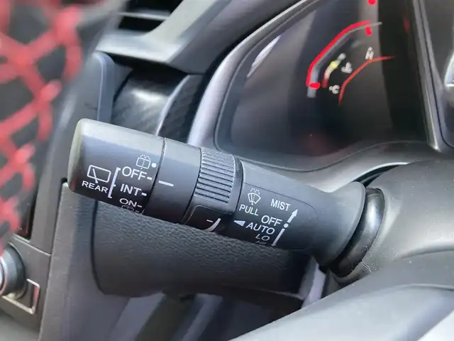 ホンダ シビック タイプR 静岡県 2017(平29)年 5.5万km チャンピオンシップホワイト 6MT車/純正ナビ/フルセグTV/バックモニター/ドライブレコーダー/クルーズコントロール/LEDヘッドランプ/オートライト/オートエアコン/革巻きステアリング/ステアリングスイッチ/純正20インチアルミホイール/スマートキー/プッシュエンジンスタート/禁煙車