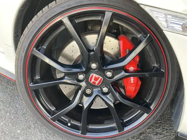 ホンダ シビック タイプR 静岡県 2017(平29)年 5.5万km チャンピオンシップホワイト 6MT車/純正ナビ/フルセグTV/バックモニター/ドライブレコーダー/クルーズコントロール/LEDヘッドランプ/オートライト/オートエアコン/革巻きステアリング/ステアリングスイッチ/純正20インチアルミホイール/スマートキー/プッシュエンジンスタート/禁煙車