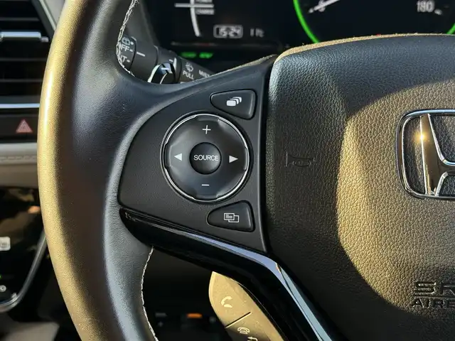 ホンダ ヴェゼル ハイブリッド Z ホンダセンシング 東京都 2017(平29)年 2.6万km ホワイトオーキッドパール 純正8インチナビ(VXM-175VFEi)/【CD/DVD/FM/AM/TV/BT/SD/USB/ ipod/VTR/AUX/HDMI】/バックカメラ/ビルトインETC/前後ドライブレコーダー/衝突軽減ブレーキ/車線維持システム/アダクティブクルーズコントロール/パワーシート/シートメモリー/シートヒーター/レザーシート/パドルシフト/LEDヘッドライト/LEDフォグライト/純正17インチAW/プッシュスタート/スマートキー/スペアキー×１